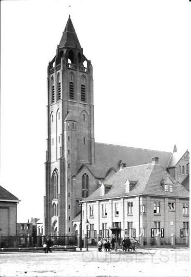 Kerken 20001 R.K. Kerk, Rozenstraat. 1932.jpg